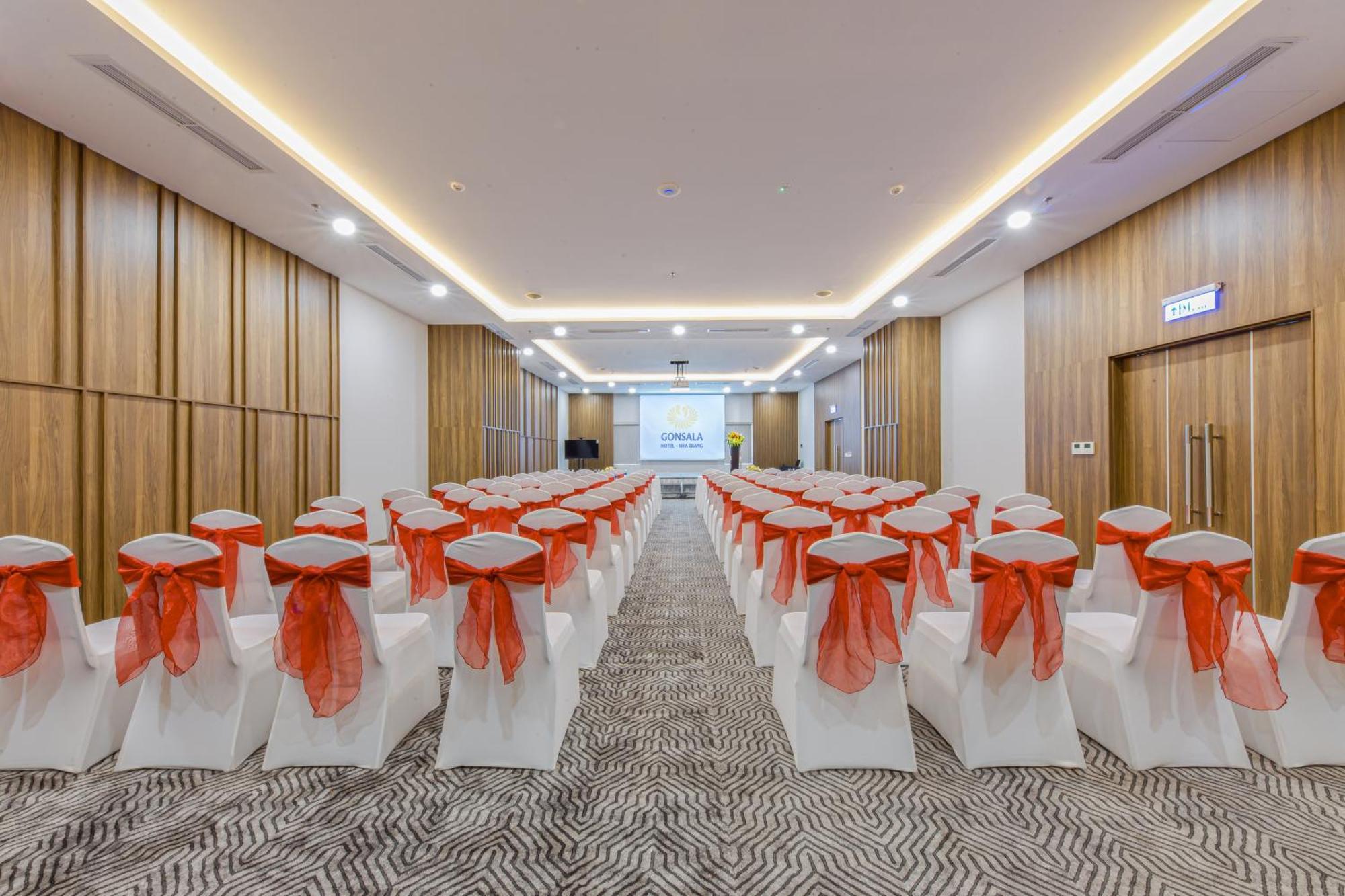 Gonsala Hotel На Транг Екстериор снимка